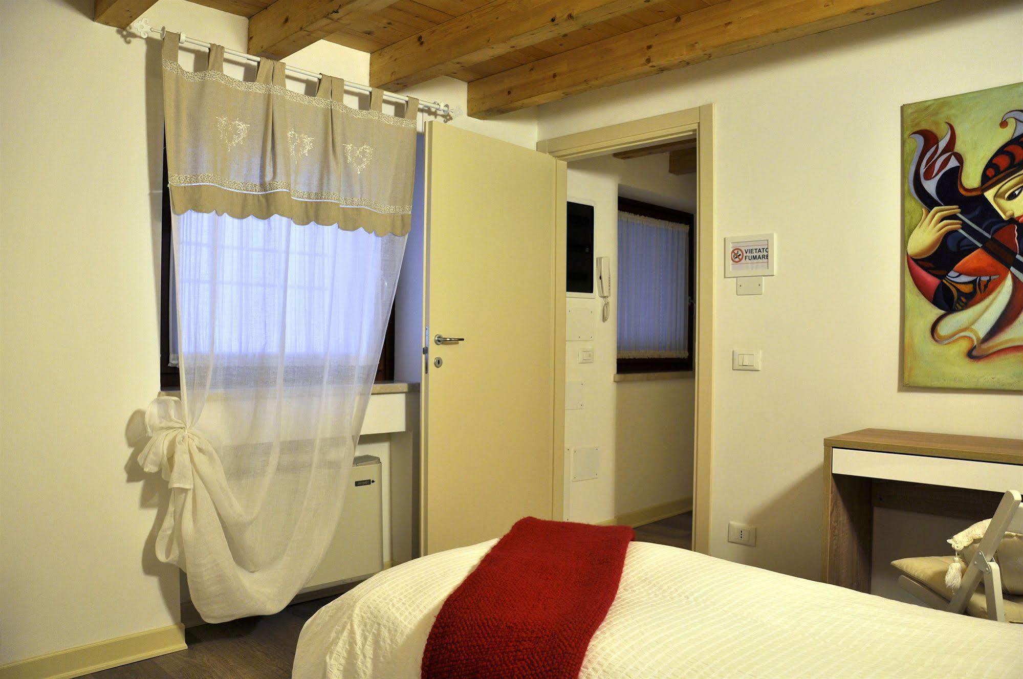 Corsomatteotti62 Bed & Breakfast เบรเชีย ภายนอก รูปภาพ